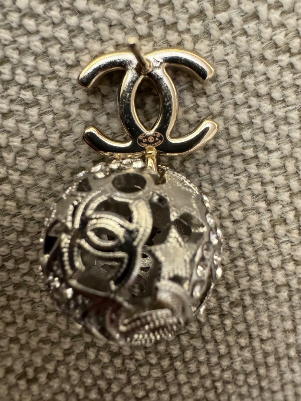 Rare Limited Edition Chanel Gold CC Logo Crystal Ball Dangle Drop Earrings - Picture 4 of 4